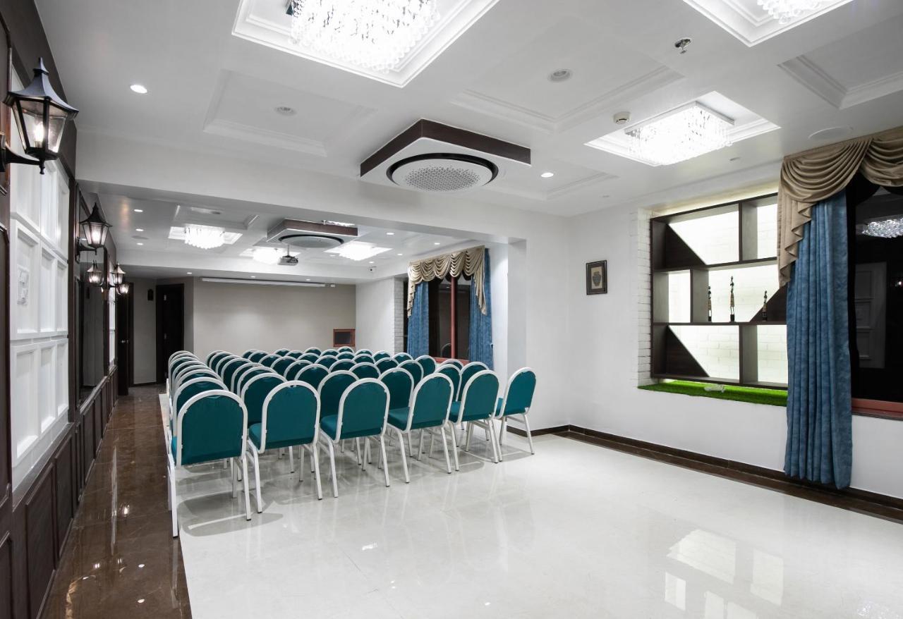 Palette - Hotel Welcome Kadi Exterior foto